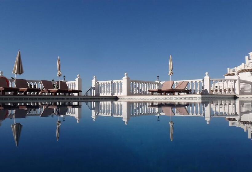 Macdonald La Ermita Resort