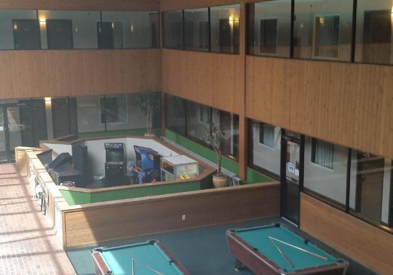 فندق على الطريق Woodfield Inn And Suites