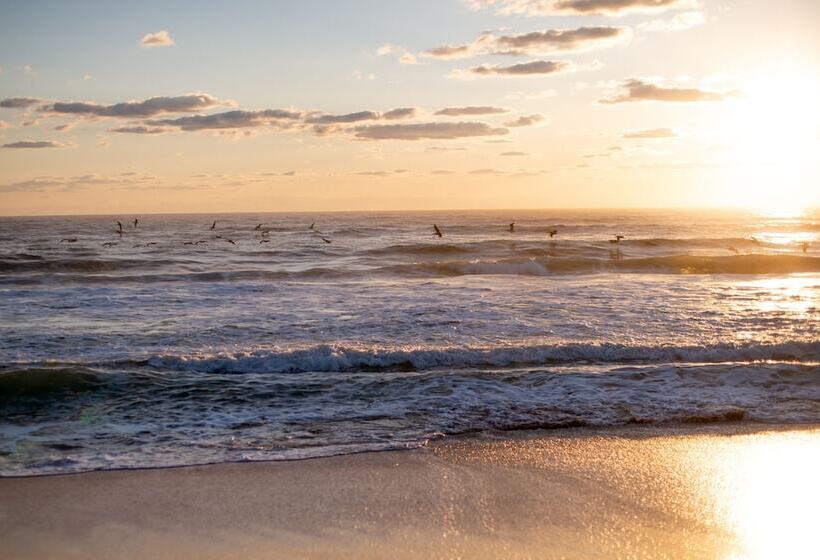 منتجع Island Cottage Inn