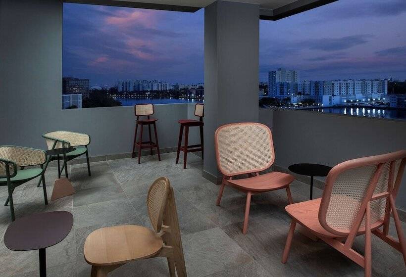 ホテル Home2 Suites By Hilton Miami Airport South Blue Lagoon