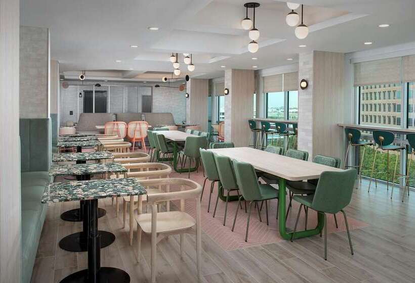 ホテル Home2 Suites By Hilton Miami Airport South Blue Lagoon