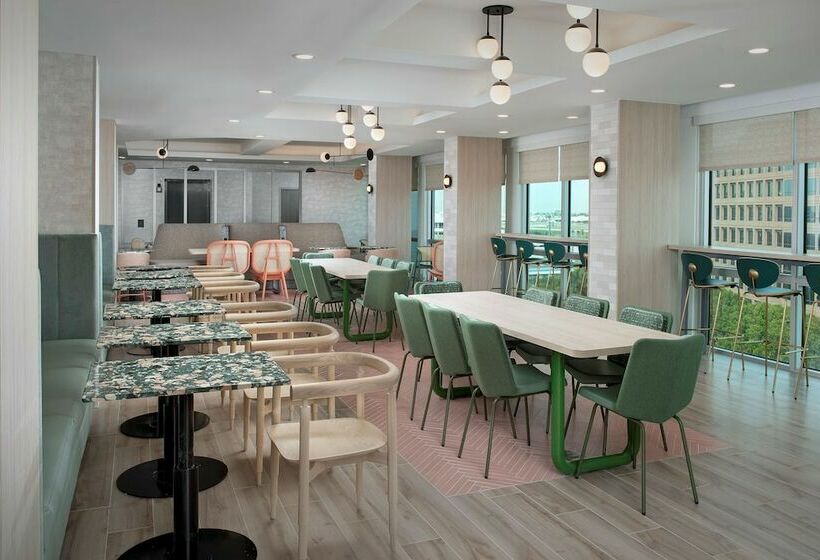 ホテル Home2 Suites By Hilton Miami Airport South Blue Lagoon