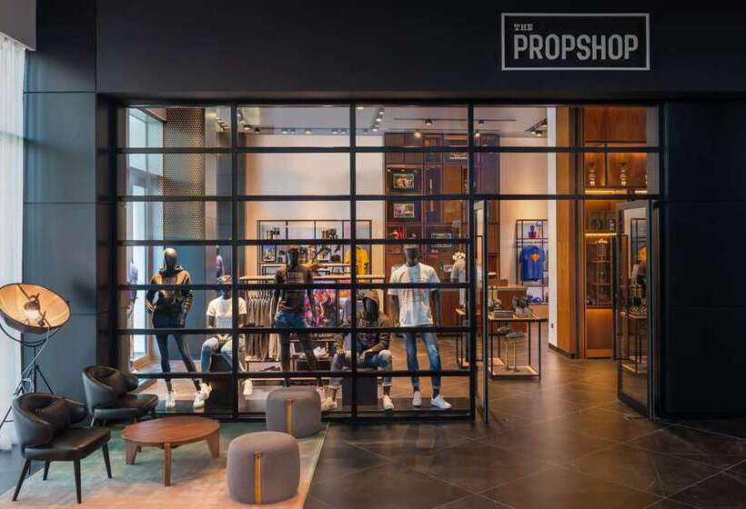 هتل The Wb Abu Dhabi, Curio Collection By Hilton