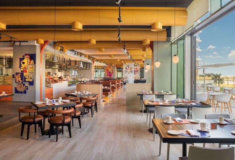 هتل The Wb Abu Dhabi, Curio Collection By Hilton