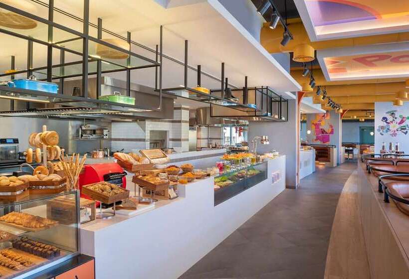 هتل The Wb Abu Dhabi, Curio Collection By Hilton