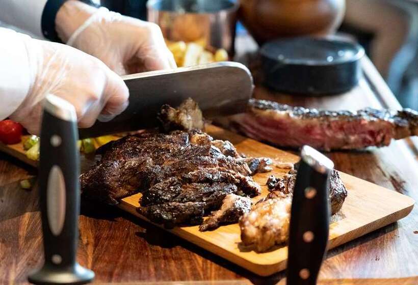 هتل The Wb Abu Dhabi, Curio Collection By Hilton