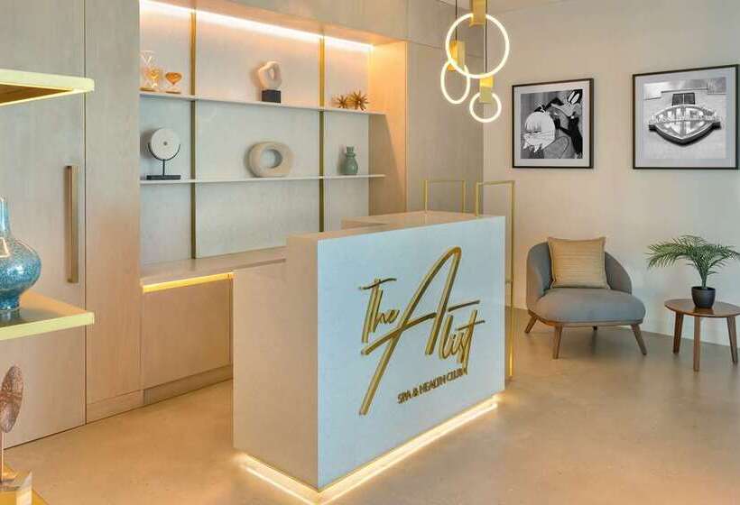 هتل The Wb Abu Dhabi, Curio Collection By Hilton