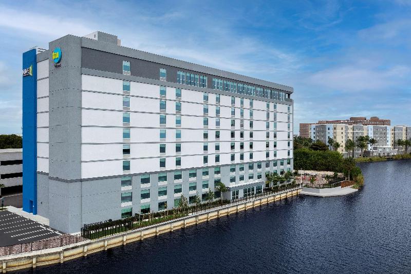 Отель Tru By Hilton Miami Airport South Blue Lagoon, Fl
