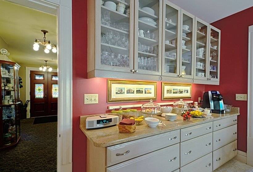 تختخواب و صبحانه Ash Street Inn