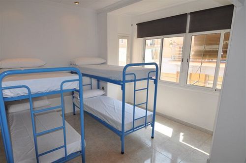 Bedcelona Barceloneta Beach Club & Rooms Hostel