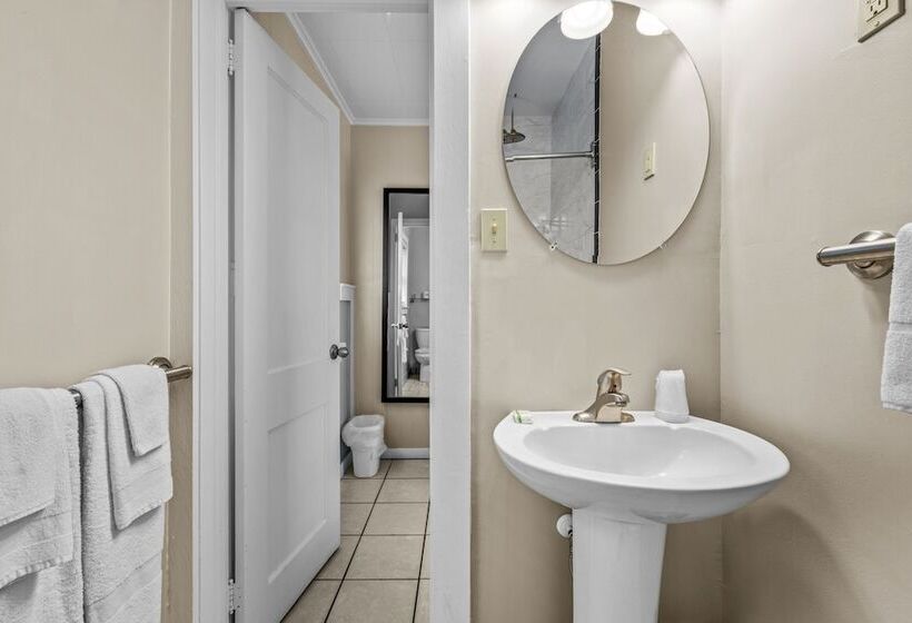 Dolphin Oceanfront Motel   Nags Head