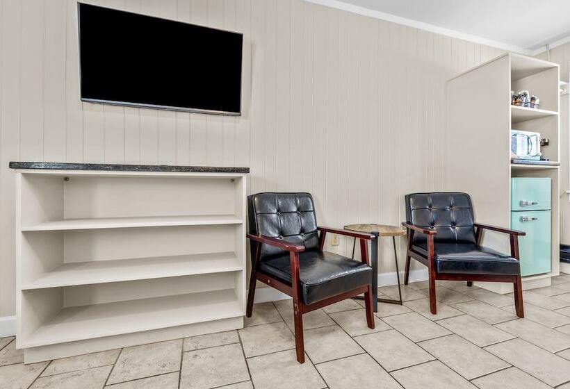 Dolphin Oceanfront Motel   Nags Head