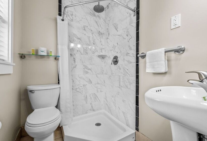 Dolphin Oceanfront Motel   Nags Head