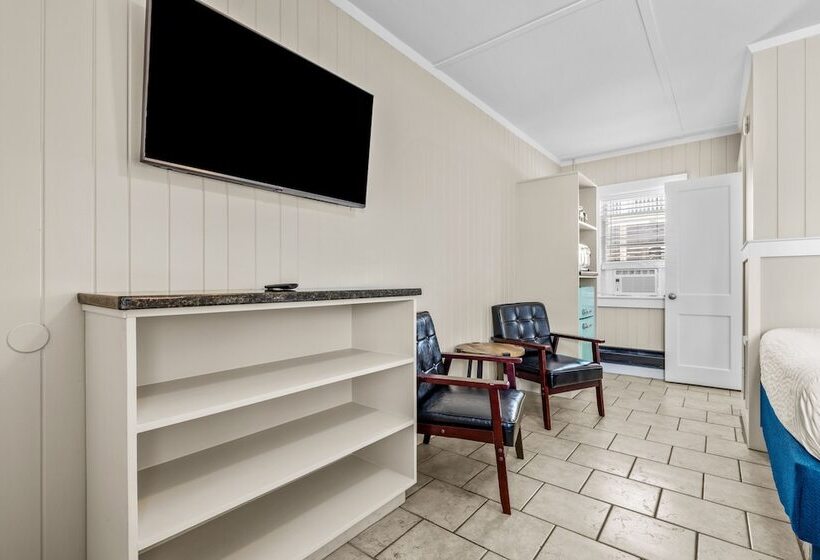 Dolphin Oceanfront Motel   Nags Head