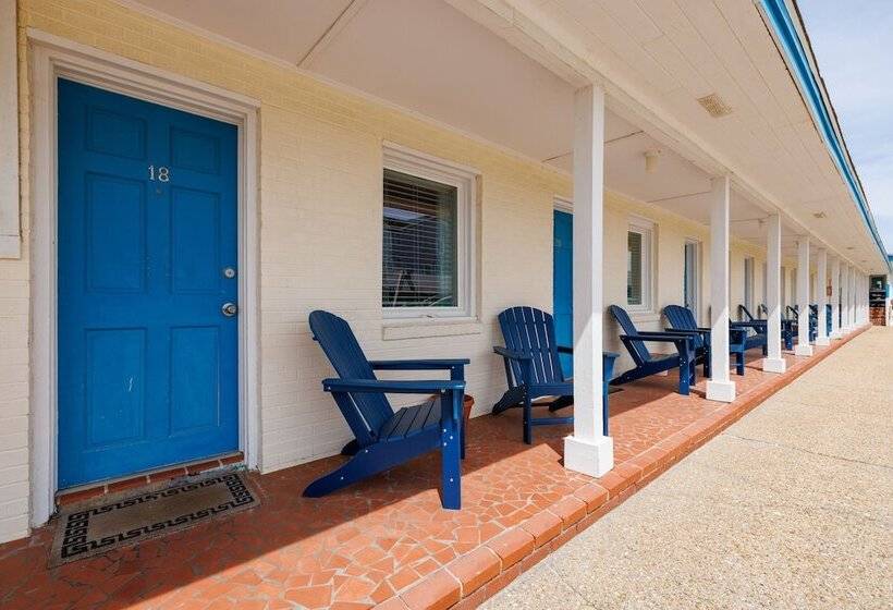 Dolphin Oceanfront Motel   Nags Head