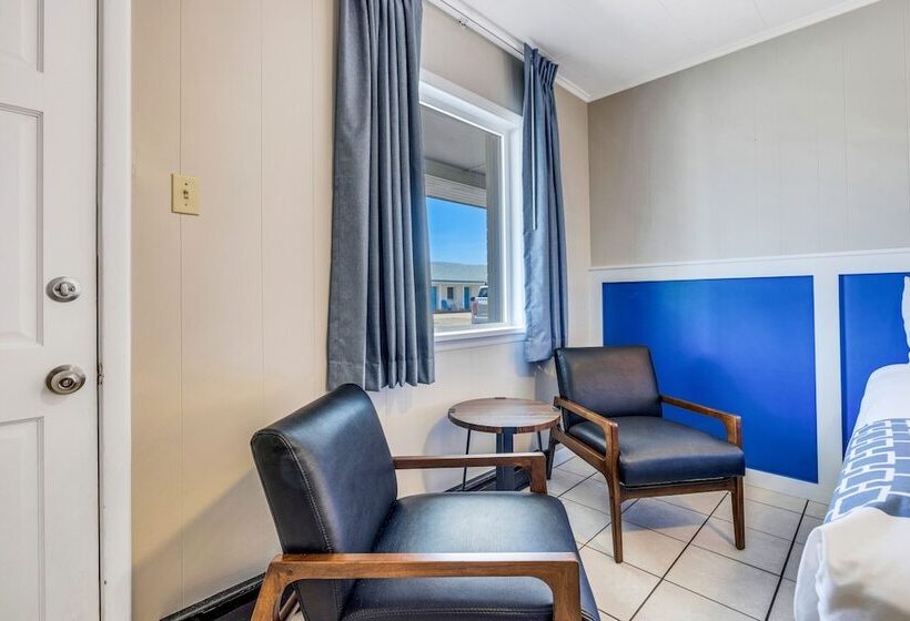 Dolphin Oceanfront Motel   Nags Head