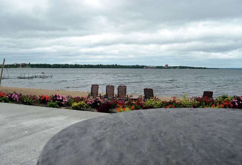 DoubleTree by Hilton Hotel Bemidji