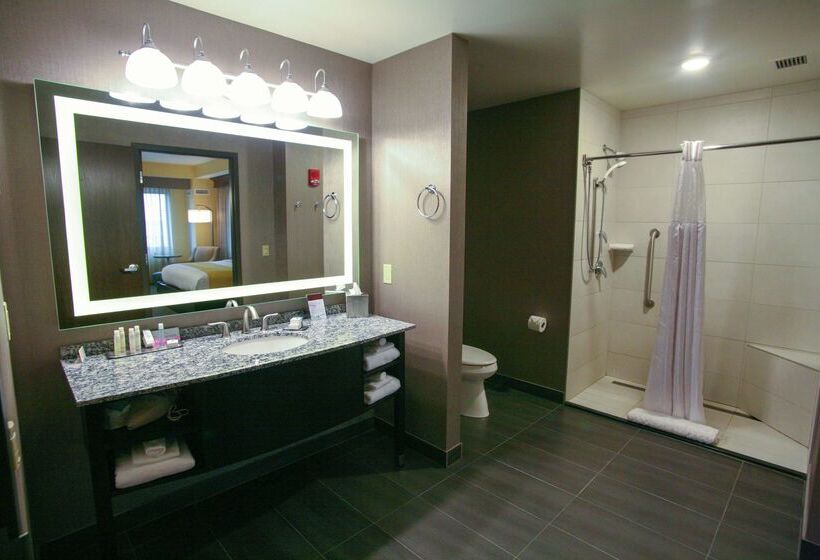 DoubleTree by Hilton Hotel Bemidji