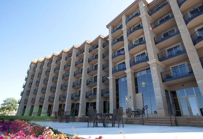 DoubleTree by Hilton Hotel Bemidji