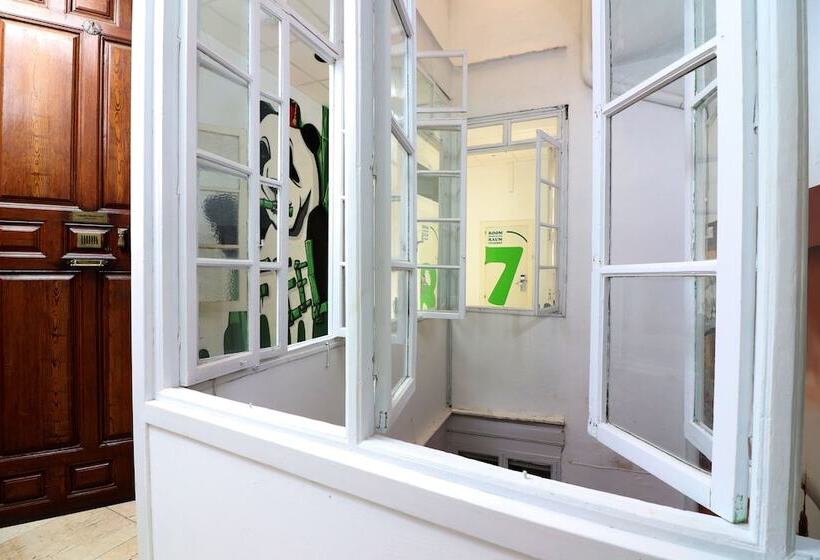 Feel Hostels City Center