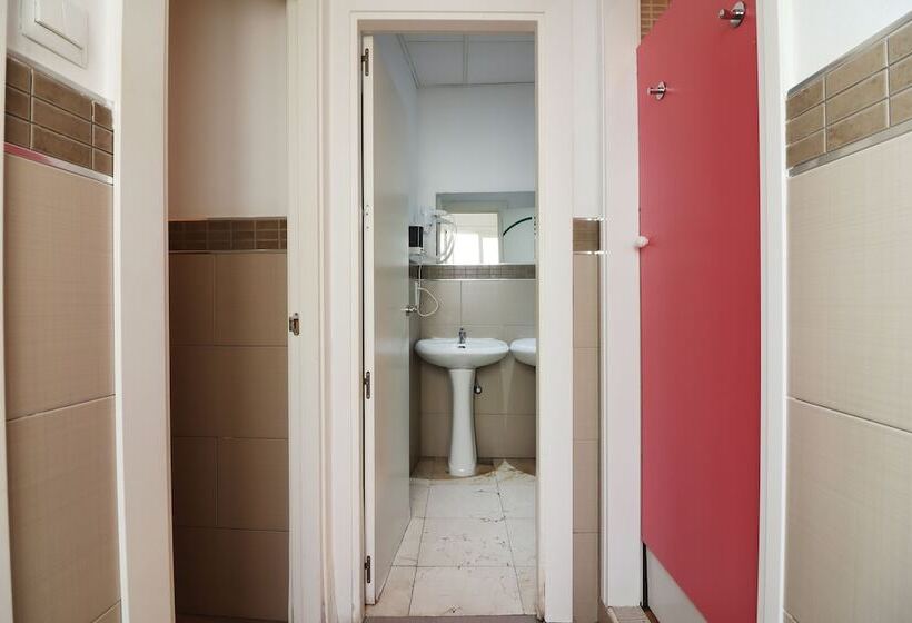 Feel Hostels City Center