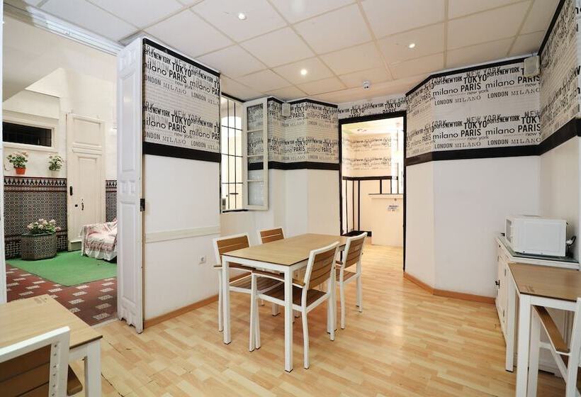 Feel Hostels City Center