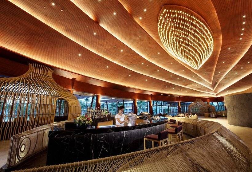 Graceland Khaolak Beachfront Resort