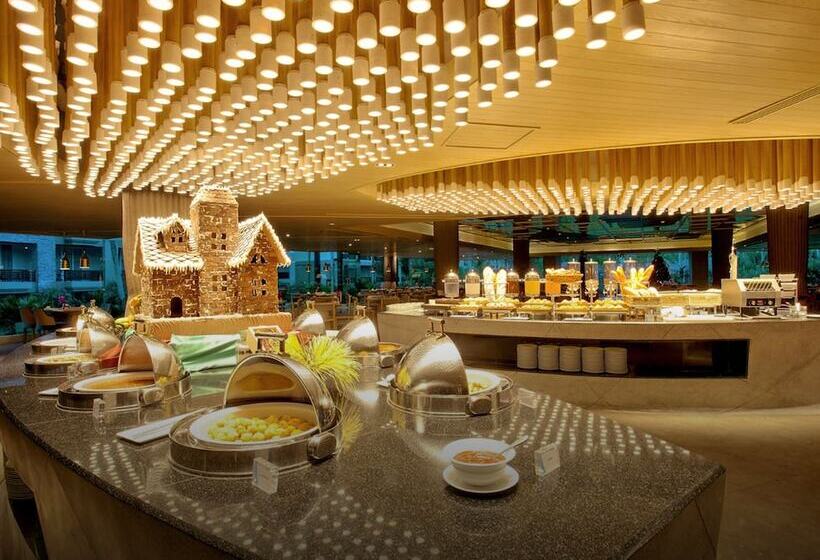 Graceland Khaolak Beachfront Resort