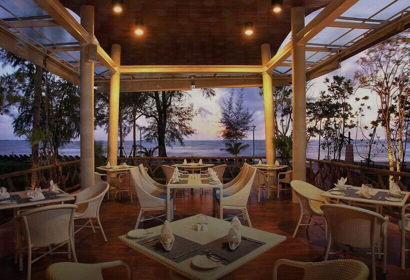 Graceland Khaolak Beachfront Resort