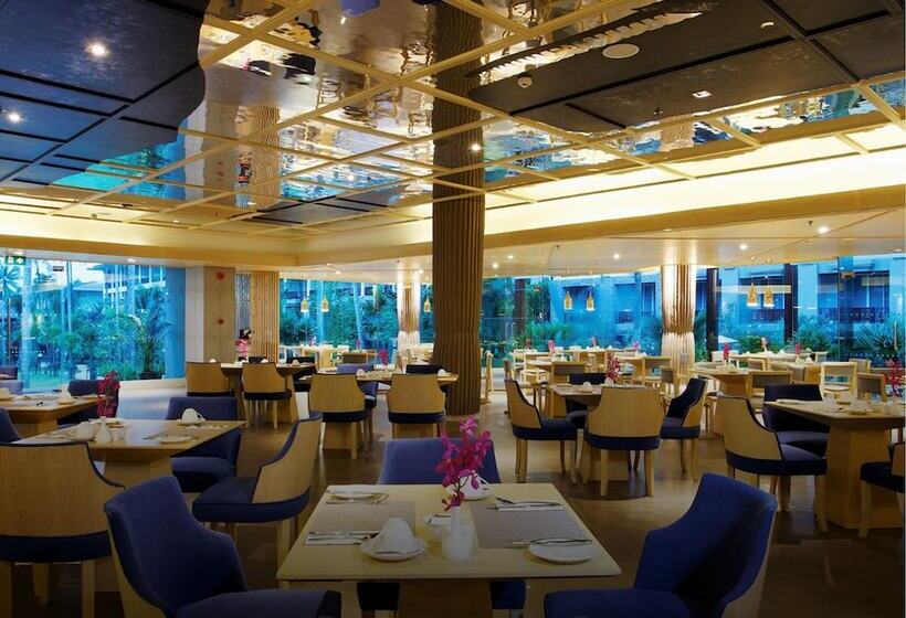 Graceland Khaolak Beachfront Resort