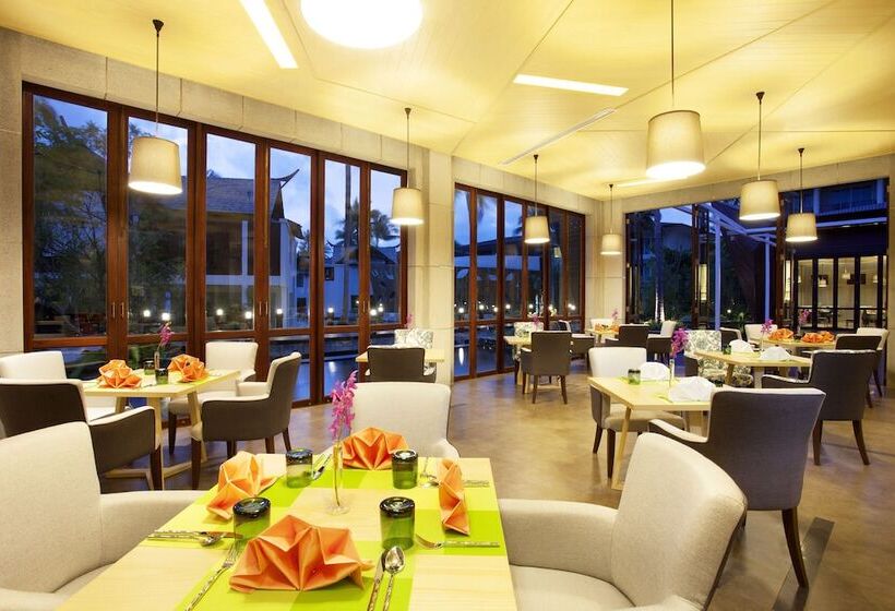 Graceland Khaolak Beachfront Resort