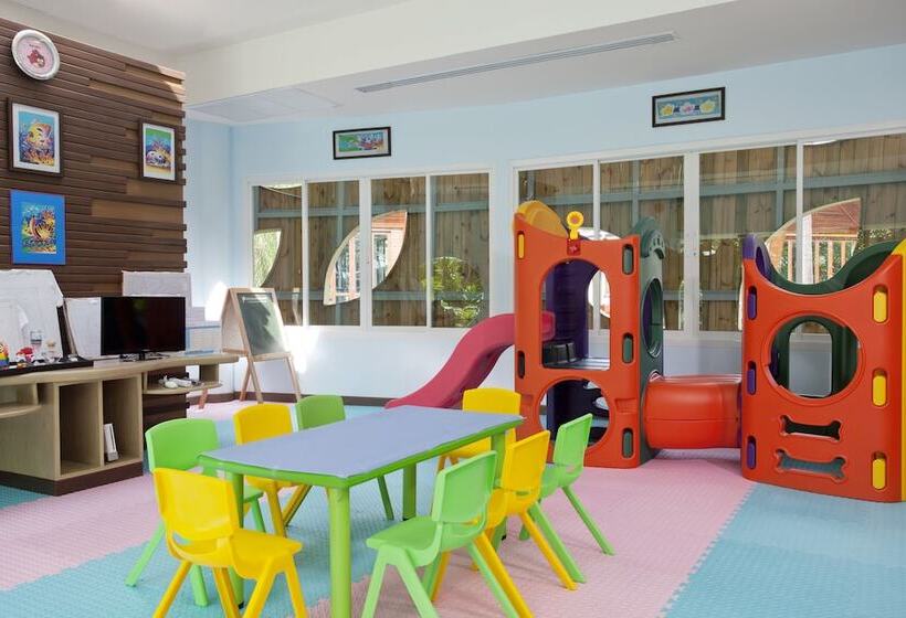 Graceland Khaolak Beachfront Resort