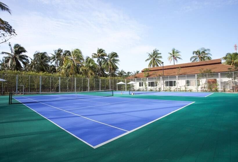 Graceland Khaolak Beachfront Resort