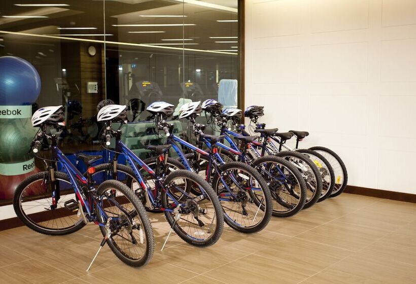 Graceland Khaolak Beachfront Resort