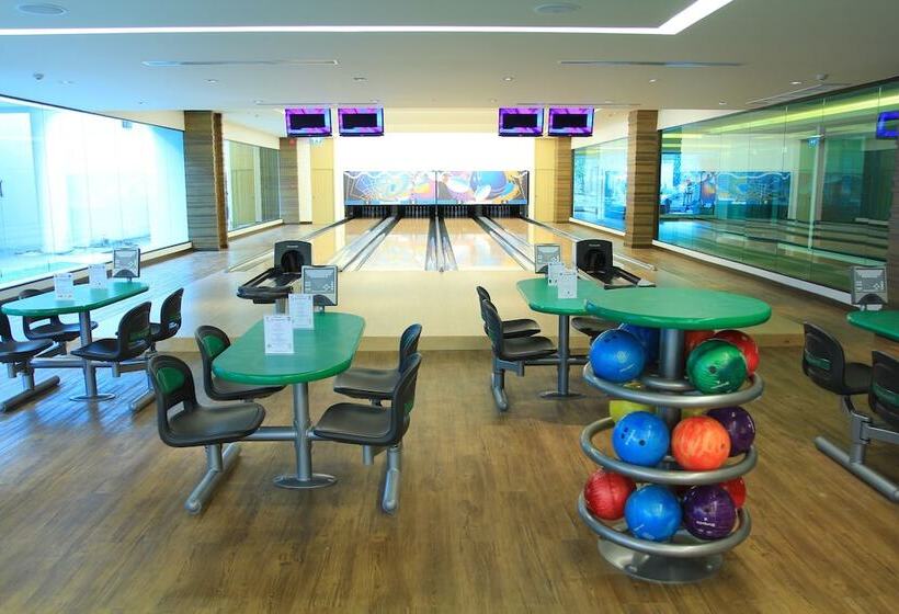 Graceland Khaolak Beachfront Resort