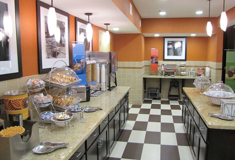 Hampton Inn & Suites Jamestown, Nd