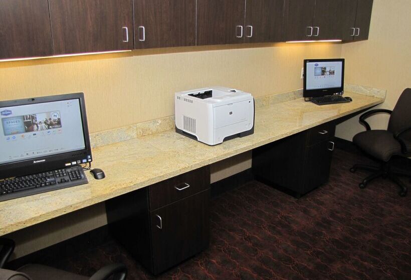 Hampton Inn & Suites Jamestown, Nd