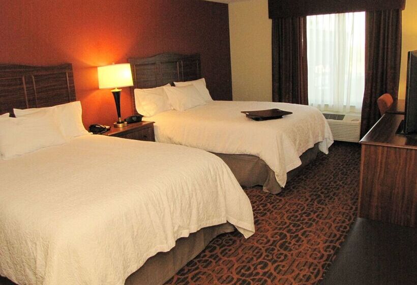 Hampton Inn & Suites Jamestown, Nd