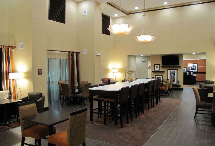 Hampton Inn & Suites Jamestown, Nd