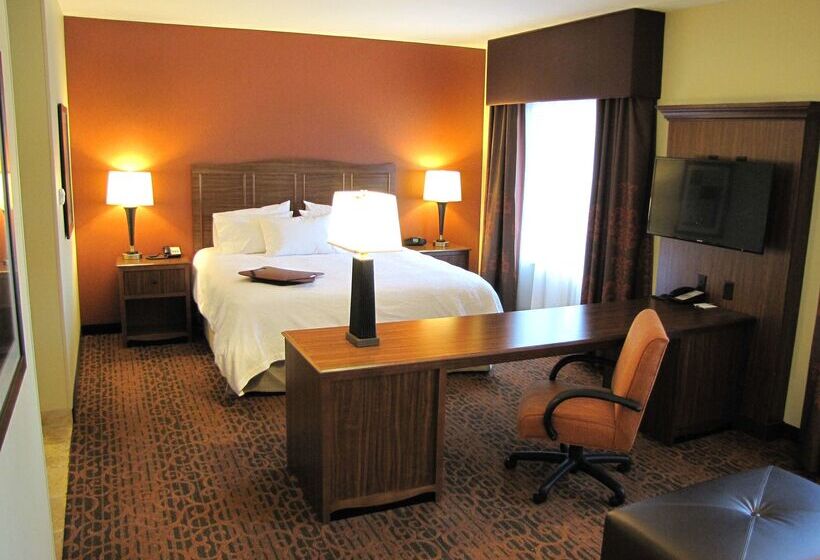 Hampton Inn & Suites Jamestown, Nd