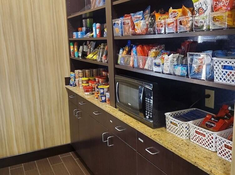 Hampton Inn & Suites Jamestown, Nd