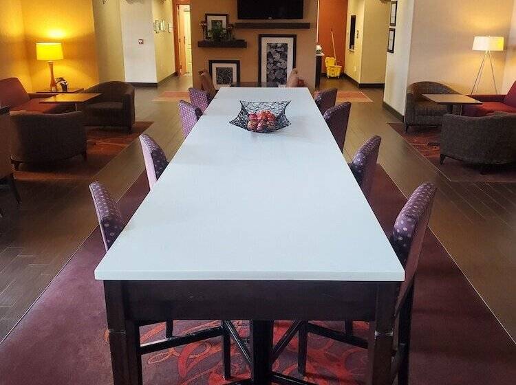 Hampton Inn & Suites Jamestown, Nd