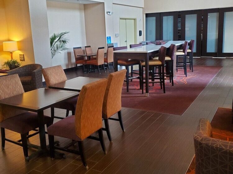 Hampton Inn & Suites Jamestown, Nd