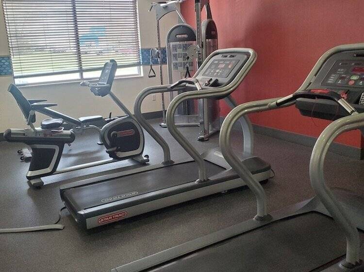 Hampton Inn & Suites Jamestown, Nd