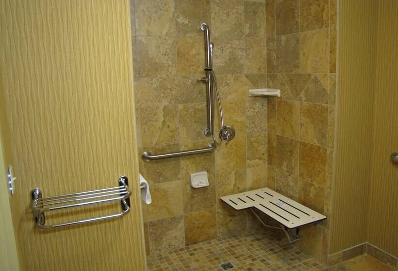 Hampton Inn & Suites Jamestown, Nd