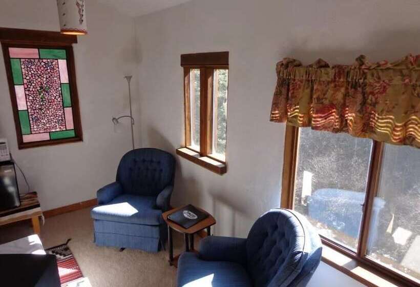 فندق Amizette Inn And Restaurant