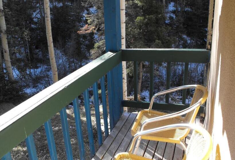 فندق Amizette Inn And Restaurant