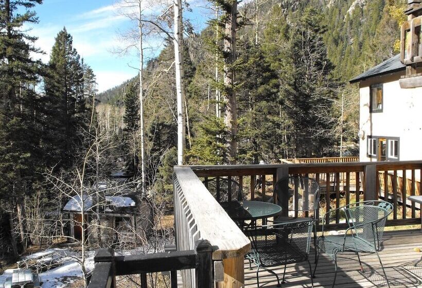 فندق Amizette Inn And Restaurant