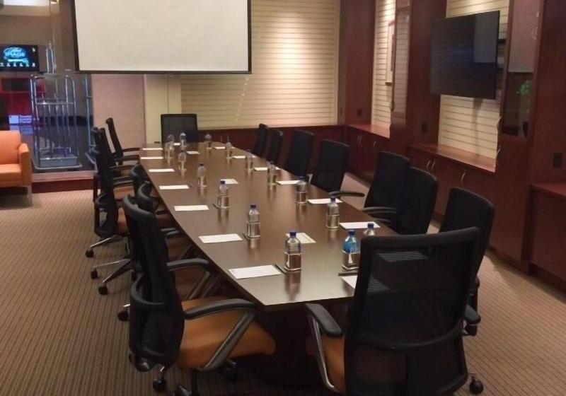 בית מלון כפרי Bally S Quad Cities Casino &