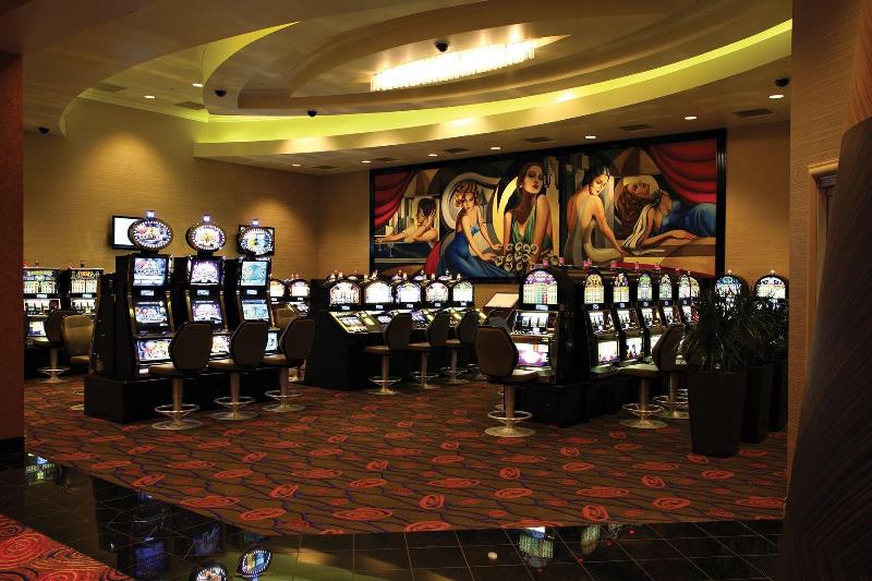 בית מלון כפרי Bally S Quad Cities Casino &